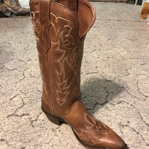 Brown women’s size 7 justin boots